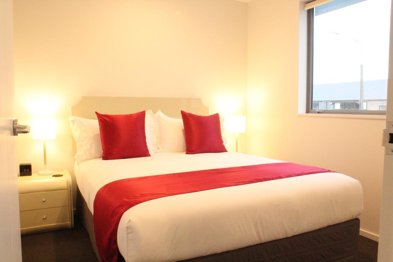 Bealey Plaza Motel Christchurch Dış mekan fotoğraf A bed with a bed runner