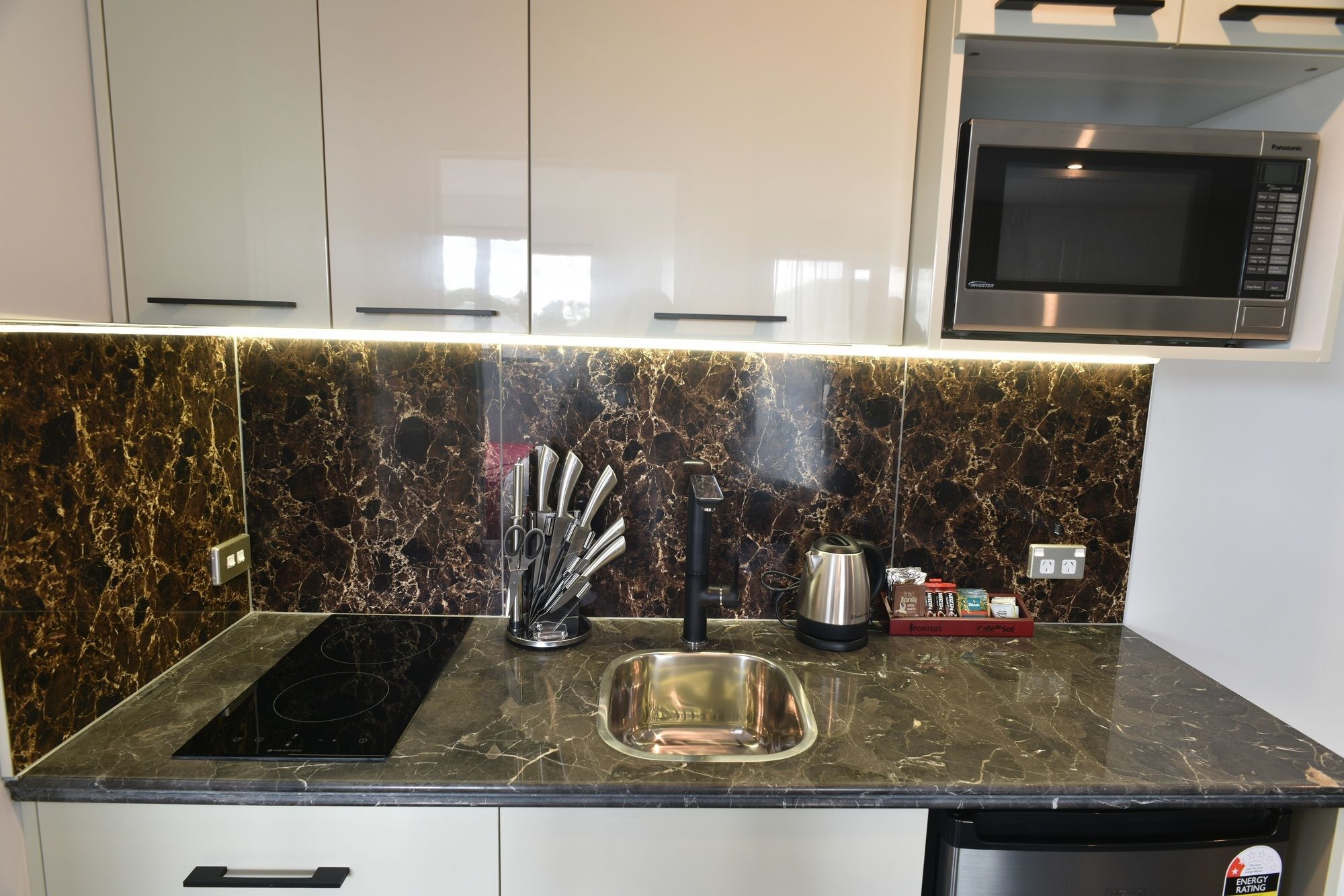 Bealey Plaza Motel Christchurch Dış mekan fotoğraf A kitchen in a serviced apartment