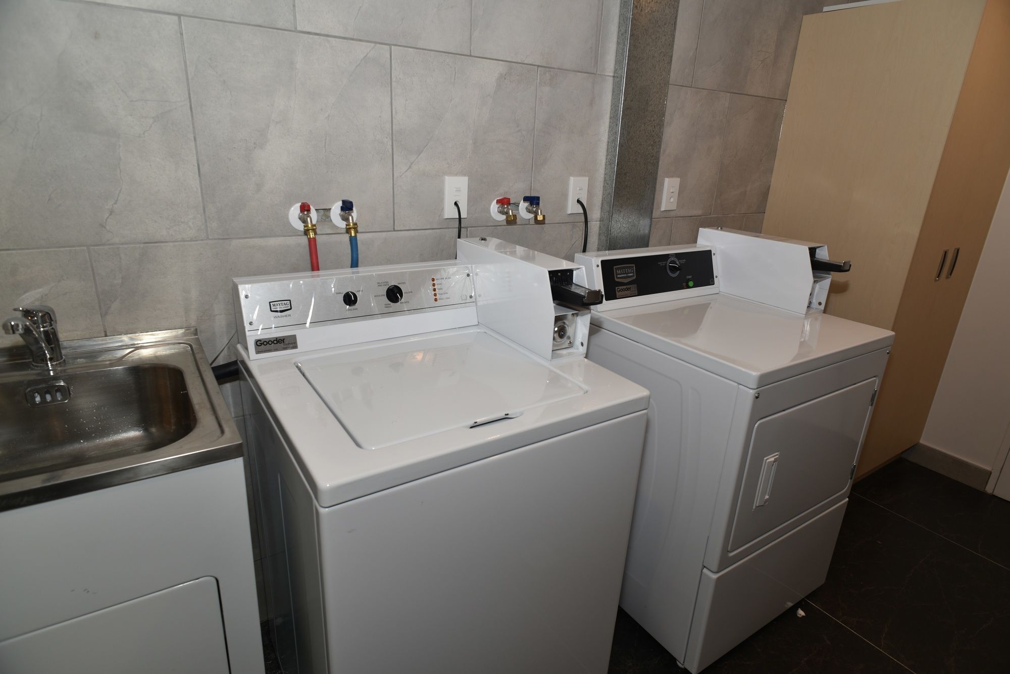 Bealey Plaza Motel Christchurch Dış mekan fotoğraf A washing machine and a dryer